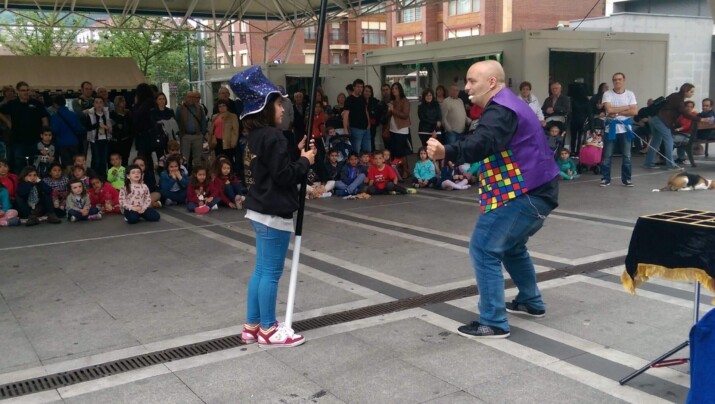Contratar mago en Bilbao - Espectáculos de magia Oscar Duran